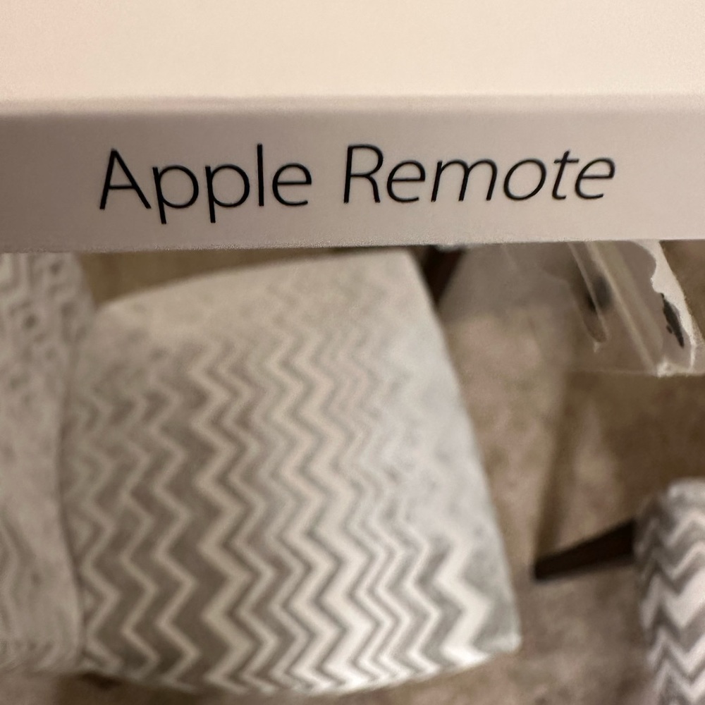 Apple Remote - Picture 4 of 4